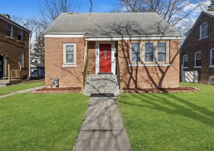 pope-leo-xivs-childhood-home-sold-in-chicago-suburb