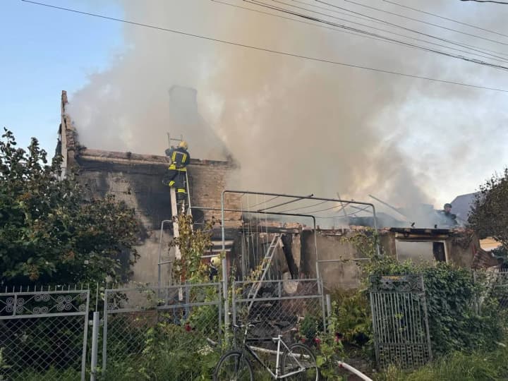 the-enemy-destroyed-a-private-house-in-lutsk-at-night