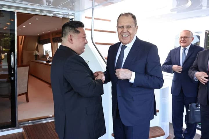 lavrov-zustrivsia-z-kim-chen-ynom-pid-chas-vizytu-do-kndr