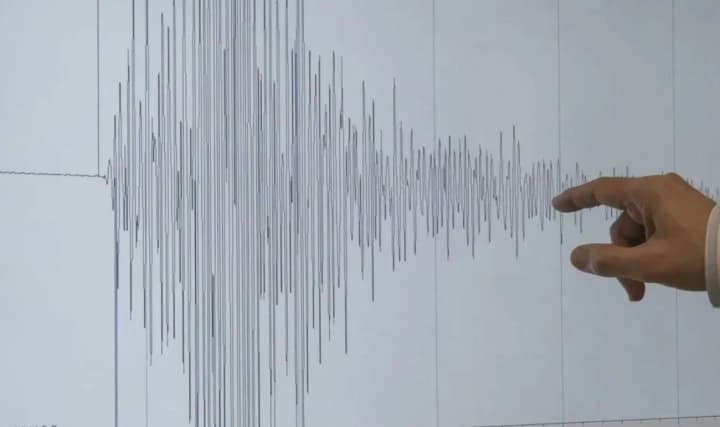 potuzhnyi-zemletrus-skolykhnuv-pivnichni-filippiny