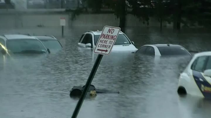 new-york-hit-by-flash-flood-roads-and-subway-affected