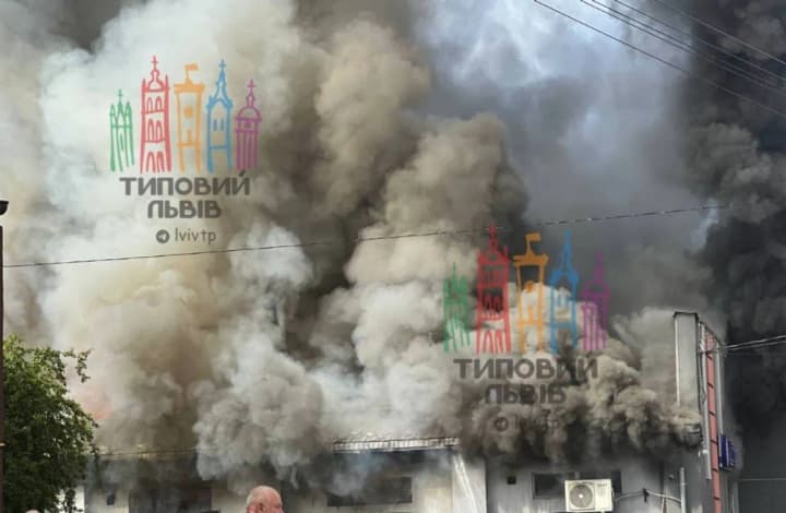 supermarket-ablaze-in-lviv-region-ses-unit-dispatched-to-fire-scene