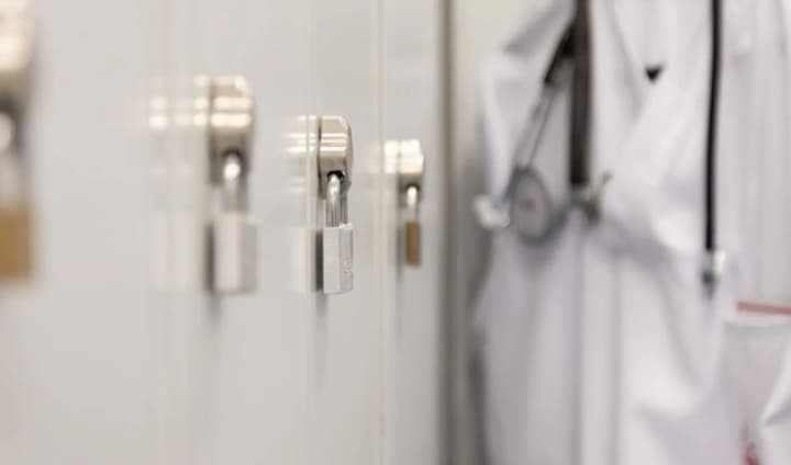 zlovzhyvannia-na-ponad-7-mln-hrn-dyrektory-ta-zaviduvachi-medzakladu-na-kyivshchyni-pidozriuiutsia-u-kradizhtsi-koshtiv