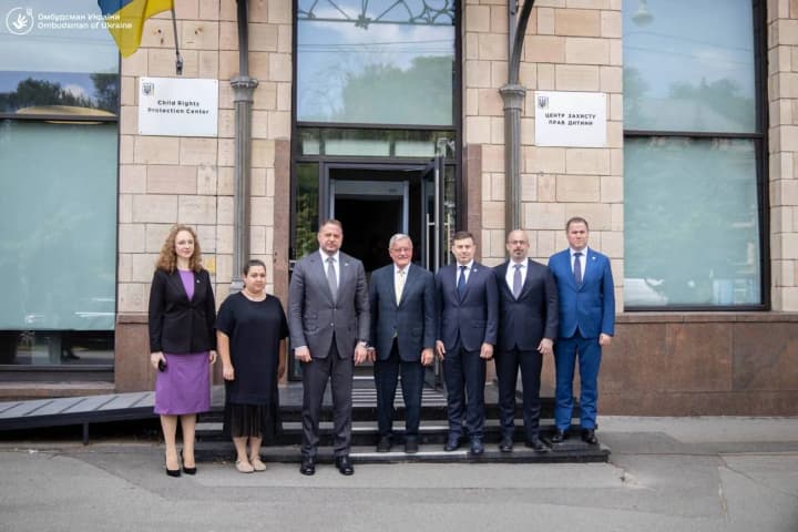 fokus-na-povernenni-ditei-ta-nezakonno-utrymuvanykh-tsyvilnykh-yermak-ta-kelloh-provely-zustrich-u-ramkakh-bring-kids-back-ua