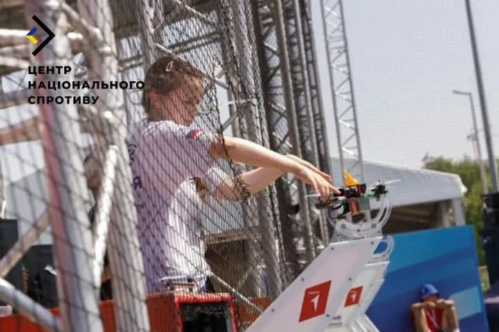 okupanty-zaluchaiut-ukrainskykh-ditei-do-zbyrannia-fpv-droniv-dlia-svo