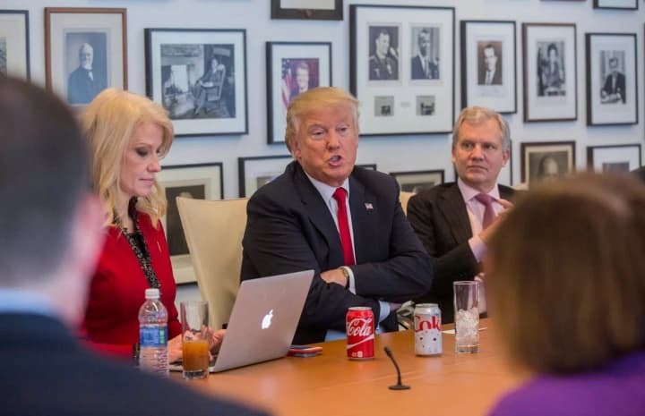 tramp-perekonav-coca-cola-pereity-na-trostynnyi-tsukor-u-napoiakh