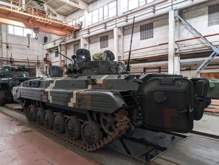 fiktyvnyi-remont-bronetekhniky-na-54-mln-hrn-posadovtsiu-minoborony-povidomleno-pro-pidozru