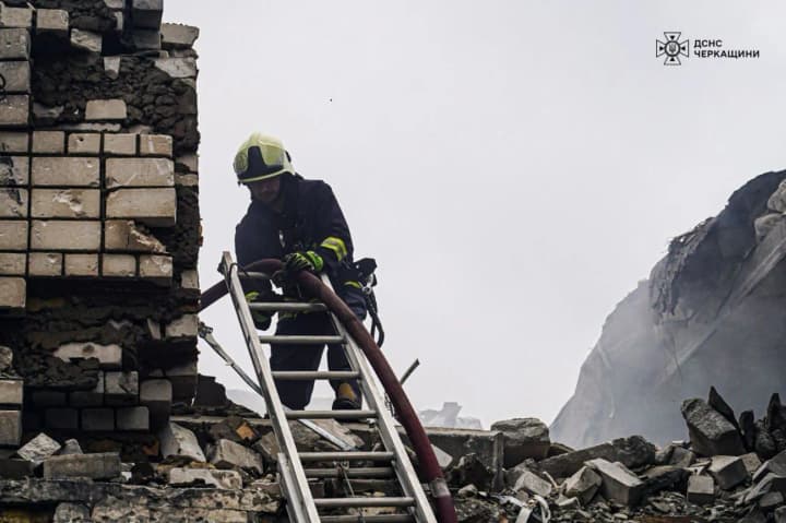 large-scale-fire-in-kaniv-extinguished-after-russian-drone-strike-consequences-shown