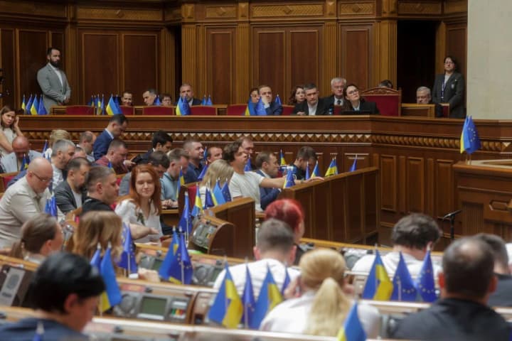 svizhe-popovnennia-v-novomu-uriadi-shcho-vidomo-pro-denysa-uliutina-tarasa-kachku-ta-oleksiia-sobolieva