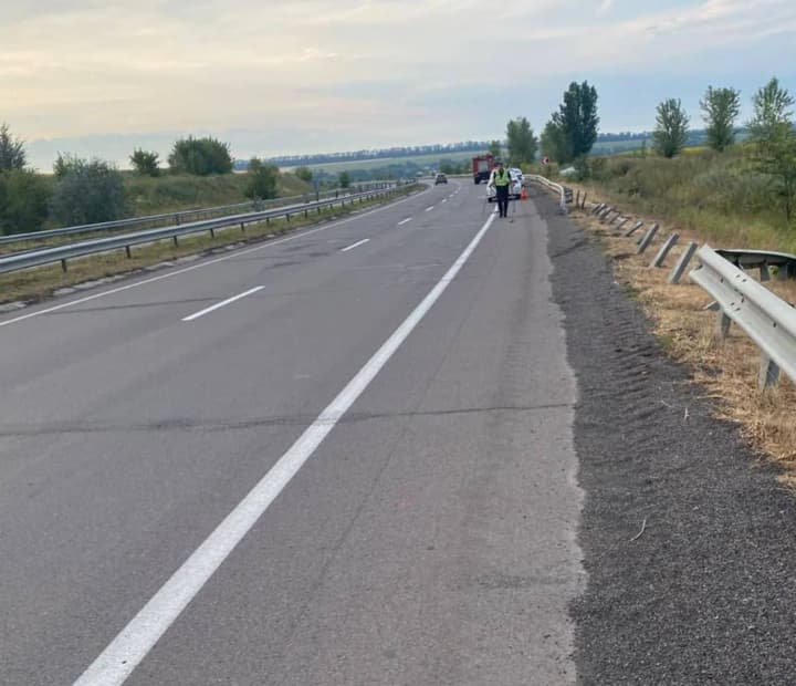 trahichna-avariia-na-cherkashchyni-lexus-zikhav-u-kiuvet-vodiika-zahynula-dvoie-ditei-hospitalizovano