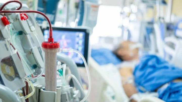 russian-drone-attacked-kherson-72-year-old-man-severely-injured