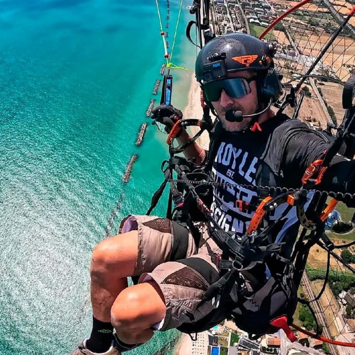 zahynuv-lehendarnyi-ekstremal-yakyi-strybav-zi-stratosfery-i-podolav-zvukovyi-barier