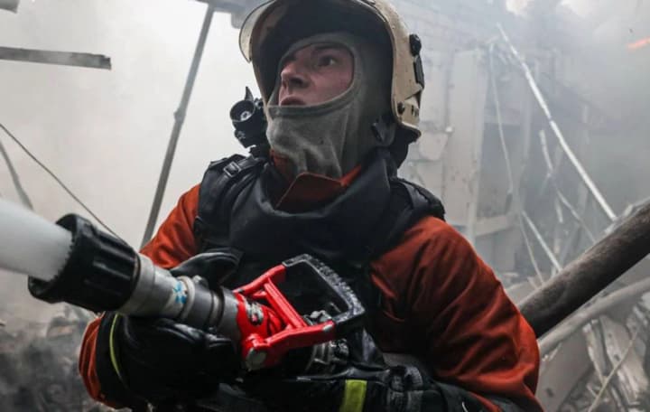 night-drone-attack-on-zaporizhzhia-fires-broke-out-there-is-destruction-and-an-injured-person