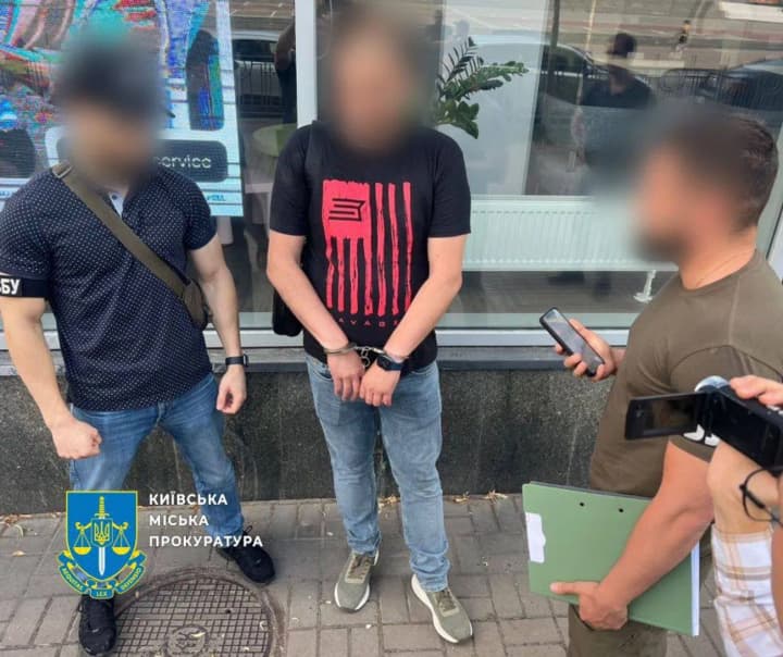 v-kmda-rozpochaly-rozsliduvannia-shchodo-dyrektora-besarabskoho-rynku-kovalchuka-yakoho-zatrymaly-iz-posadovytseiu-kmda-radovoiu