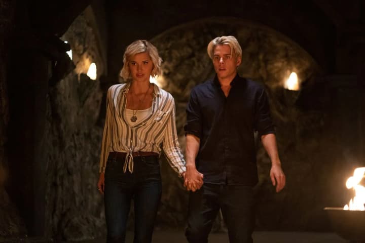 pyat-serialov-o-magicheskikh-priklyucheniyakh-chto-posmotret-v-eti-vikhodnie