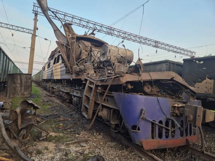 russia-deliberately-attacks-civilian-trains-and-destroys-locomotives-head-of-ukrzaliznytsia