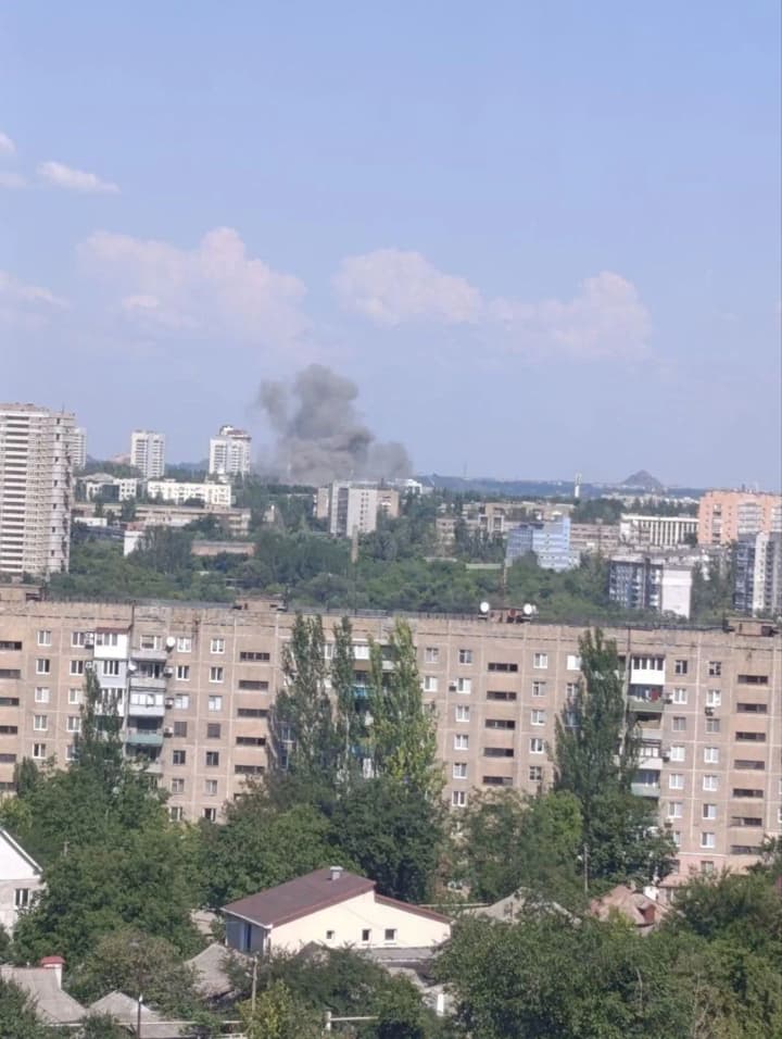 v-okupovanomu-donetsku-prolunaly-vybukhy-pid-udarom-opynyvsia-tsentr-mista