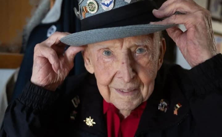jake-larson-wwii-veteran-who-became-a-tiktok-star-dies-at-102