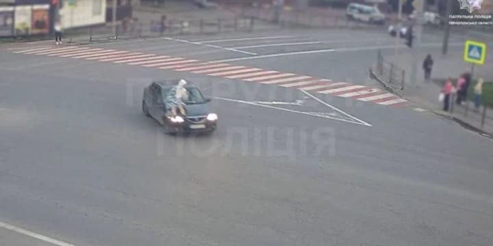 in-ternopil-a-driver-who-was-carrying-a-passenger-on-the-hood-was-detained