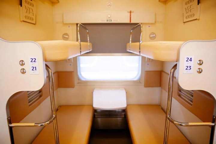 ukrzaliznytsia-otrymaie-sotniu-pasazhyrskykh-vahoniv-novoho-pokolinnia