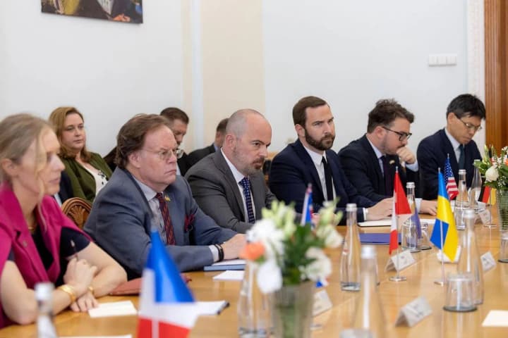 neitralizatsiia-rosiiskoho-vplyvu-na-nabu-kravchenko-ta-maliuk-daly-predstavnykam-g7-vycherpni-vidpovidi-shchodo-spetsoperatsii