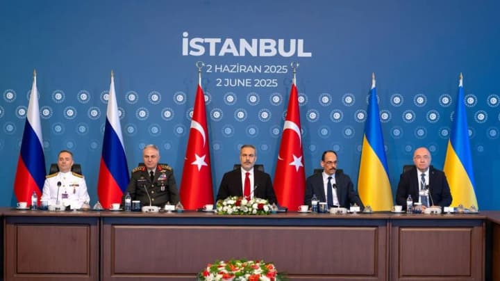 u-stambuli-rozpochalysia-peremovyny-delehatsii-ukrainy-ta-rosii