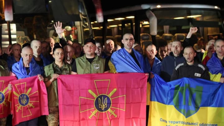 naimolodshomu-27-rokiv-naistarshomu-66-rokiv-chastyna-bula-u-nevoli-ponad-3-roky-detali-zvilnennia-iz-polonu-zakhysnykiv-ukrainy