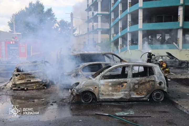 zelenskyy-showed-the-consequences-of-the-russian-strike-on-kharkiv