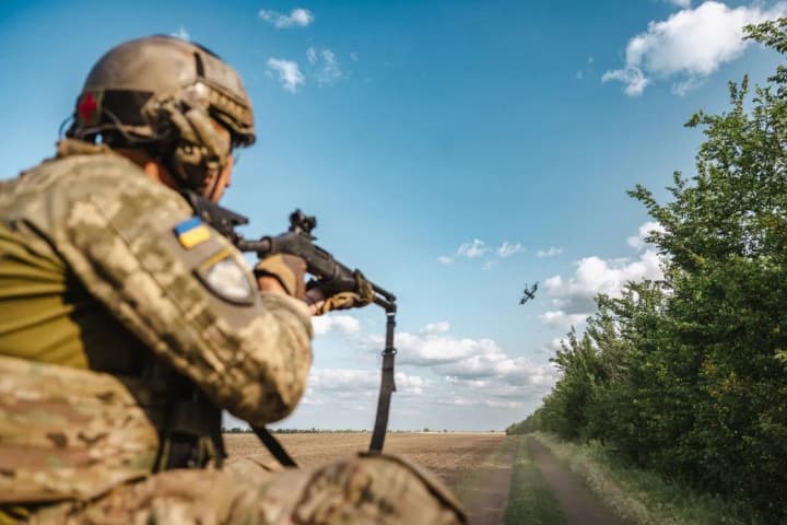 na-fronte-za-sutki-proizoshlo-130-boevikh-stolknovenii-pokrovskoe-napravlenie-lidiruet-po-kolichestvu-atak