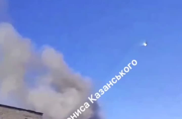 in-occupied-donetsk-a-hit-on-a-russian-army-location-is-reported-what-is-known