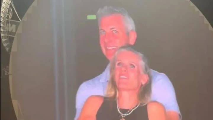 hr-direktor-astronomer-kristin-kebot-obnimavshayasya-s-kollegoi-na-kontserte-coldplay-ushla-v-otstavku