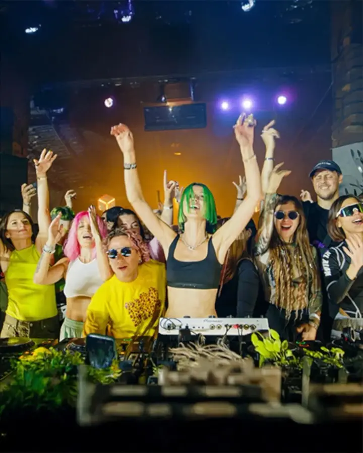 didzheika-miss-monique-vystupyla-na-stseni-tomorrowland-i-rozghornula-ukrainskyi-prapor