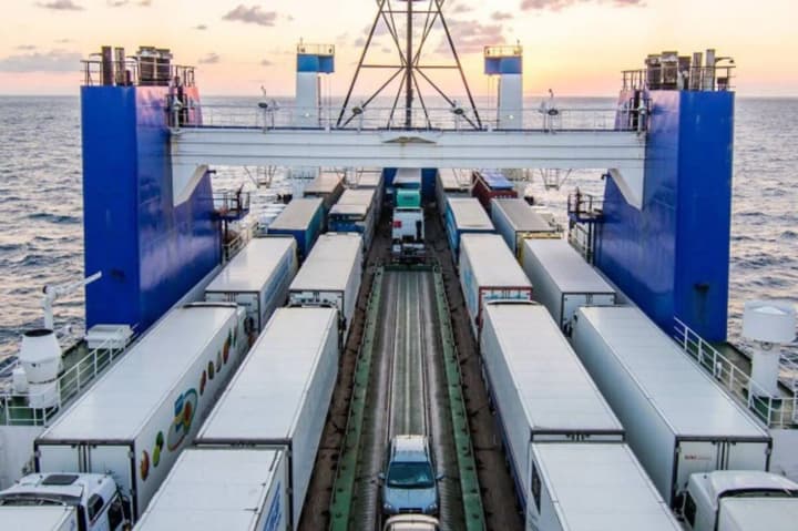 sanktsii-zakhodu-posyliuiut-izoliatsiiu-kalininhrada-morski-shliakhy-perevantazheni-szr