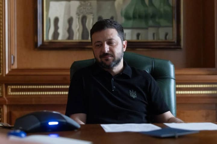 ppo-postachannia-raket-ta-vyrobnytstvo-droniv-zelenskyi-proviv-rozmovu-iz-makronom