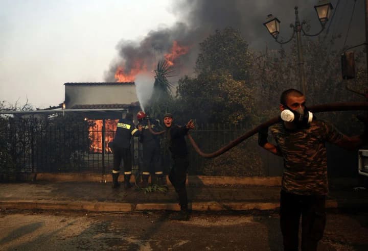 hretsiia-boretsia-z-piatma-velykymy-lisovymy-pozhezhamy-poblyzu-afin-provodytsia-evakuatsiia-naselennia