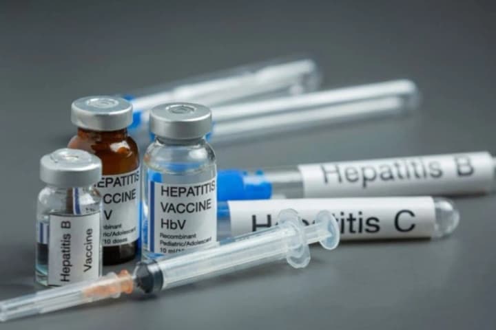 ukraina-do-kintsia-lita-ochikuie-42-tysiachi-kursiv-likuvannia-virusnoho-hepatytu-s