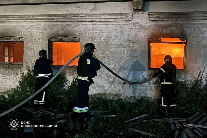 rossiiskie-droni-atakovali-dnepropetrovshchinu-yest-popadaniya-i-postradavshie