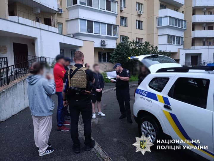 na-stolichnoi-troeshchine-proizoshla-strelba-iz-za-zamechaniya-o-parkovke-yest-ranenii-strelka-zaderzhali