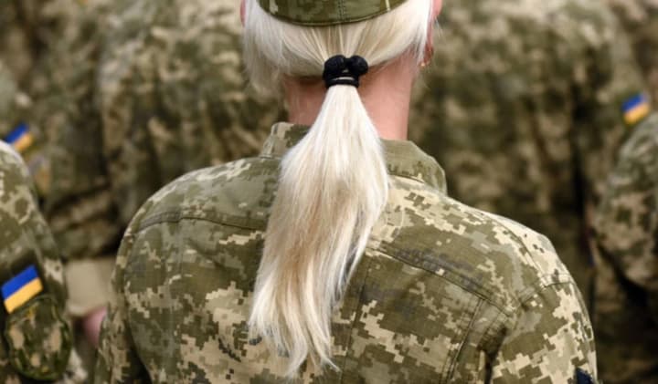 zhinok-z-medychnoiu-ta-farmatsevtychnoiu-osvitoiu-bratymut-na-viiskovyi-oblik-avtomatychno