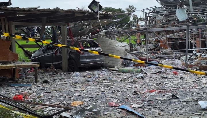 vzriv-na-fabrike-feierverkov-v-tailande-unes-zhizni-9-chelovek