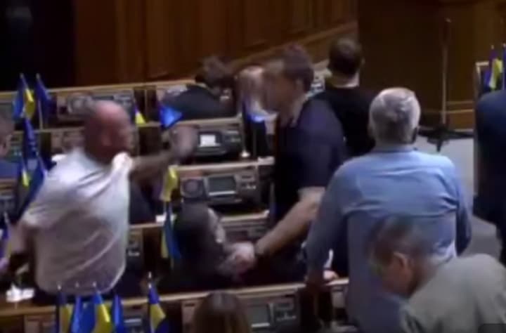 scuffle-between-servant-of-the-people-deputies-in-the-rada-video