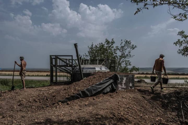 ukraine-builds-large-scale-fortifications-to-deter-russias-summer-offensive-wsj