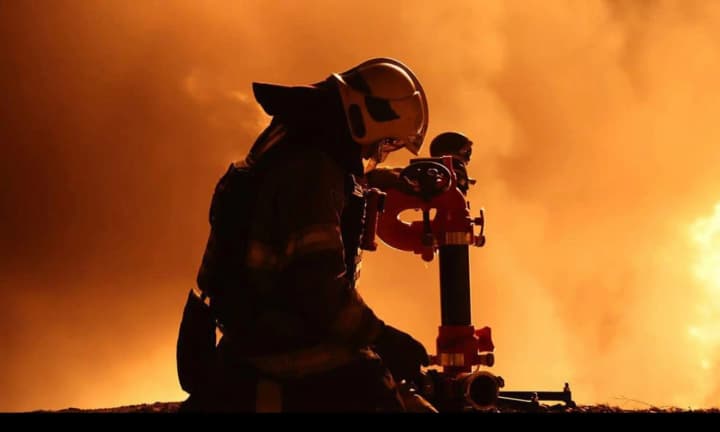 russian-drones-attacked-balakliia-civilian-enterprise-on-fire