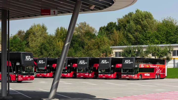 terminaly-klr-bus-zminiuiut-yakist-i-kulturu-avtobusnykh-perevezen-khorkavyi