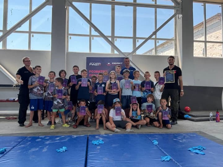 favbet-foundation-ta-fast-provely-treninh-iz-domedychnoi-dopomohy-dlia-yunykh-khokeistiv-klubu-morski-vovky