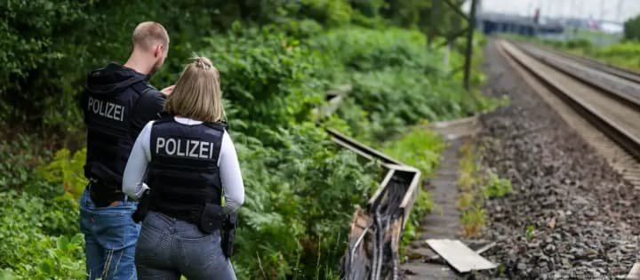 v-germanii-v-tretii-raz-za-nedelyu-narusheno-dvizhenie-poezdov-iz-za-podzhoga-kabelei