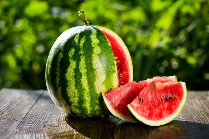 how-to-choose-a-ripe-sweet-and-truly-delicious-watermelon