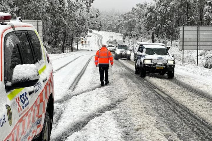 v-avstralii-neskolko-gorodov-ostalis-bez-elektrichestva-iz-za-netipichnikh-dlya-regiona-snegov