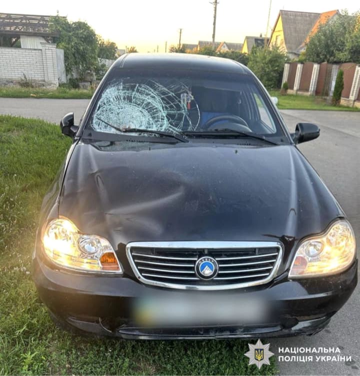 na-kievshchine-netrezvii-voditel-sbil-dvukh-maloletnikh-detei-politsiya-zaderzhala-zloumishlennika