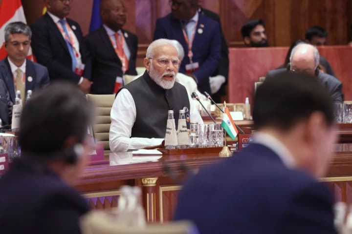 indian-pm-modi-defiantly-responds-to-trumps-pressure-on-russian-oil-purchases-bloomberg